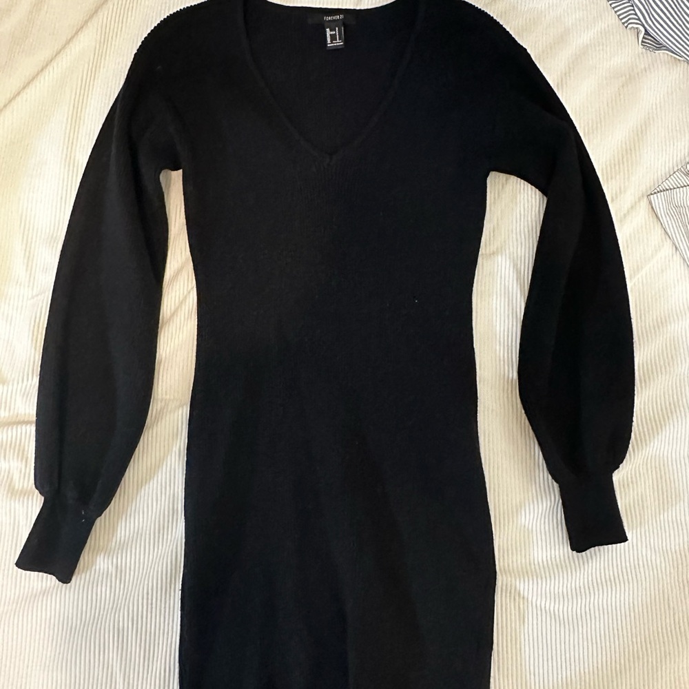 Forever 21 Black V-Neck Long Sleeve Sweater Dress